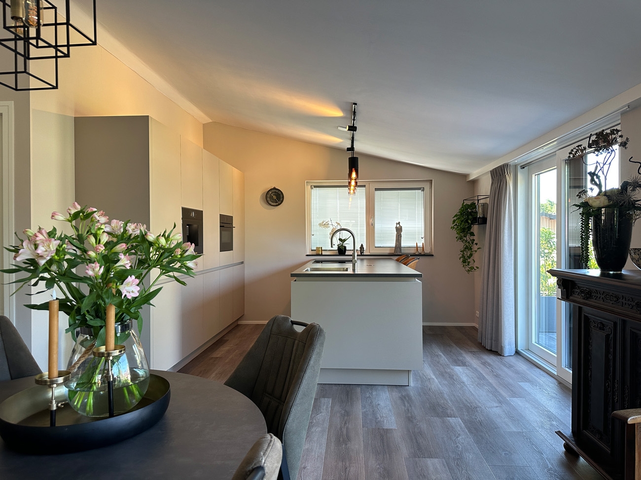 Prachtige keuken + bijkeuken in Oudehaske