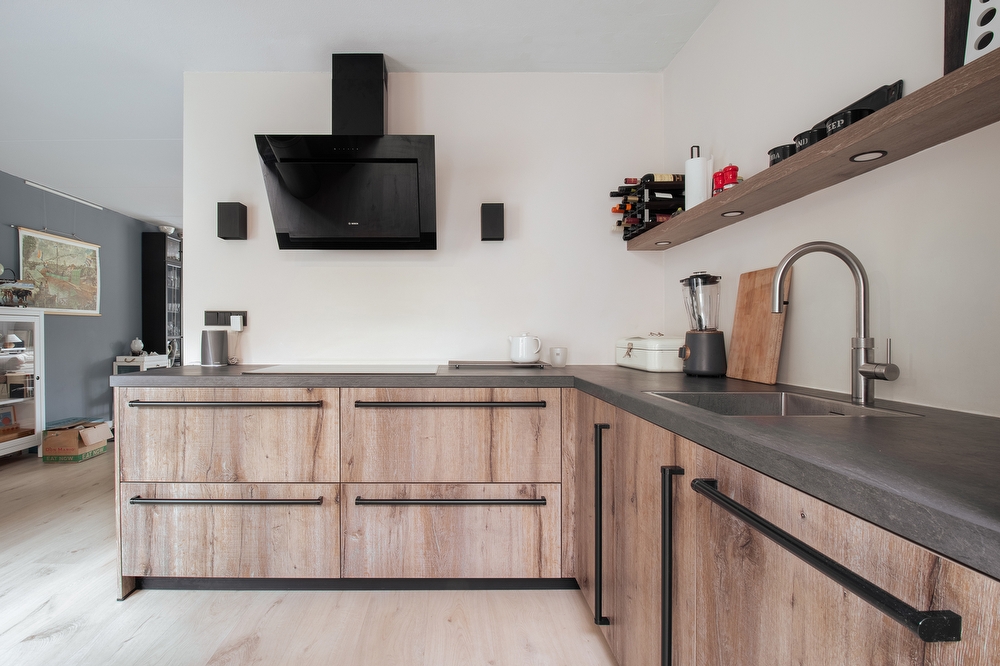 Prachtige houten keuken in Heerenveen