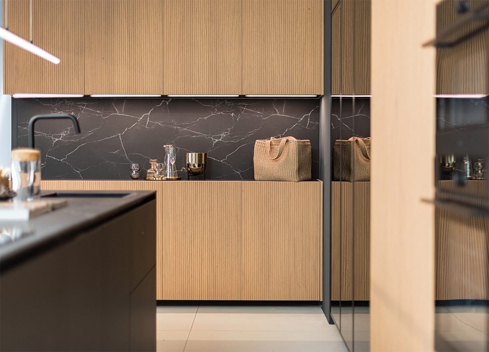 Nieuwe keukentrends 2022 - Dark Split Oak en Just Grey - rotpunkt_keukentrend