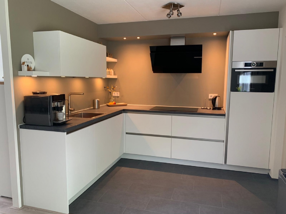Nieuwe moderne keuken voor particulier in Joure - fe514950-1a21-4cc3-b460-1442e7db2b5b