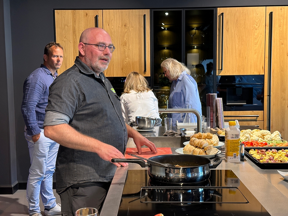 Keukenbedrijf Heerenveen - stoomoven-demonstratie-bob-keukenbouwer